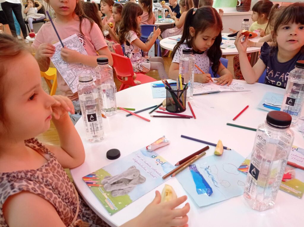 Copiii menţin curat mediul acvatic al Oceanelor #apecurateasumate