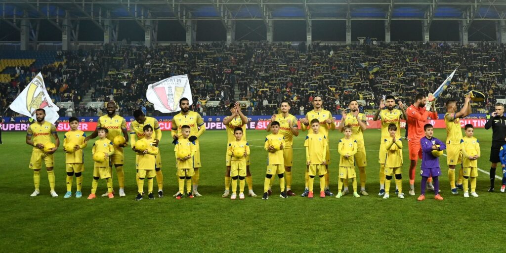 Alexandrion Group, alături de fani prin acțiunea „Mingi pentru suporteri” la meciul Petrolul – Rapid