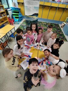 Te invităm la o plimbare haioasă, prin natură. Adu zâmbete și zmee cu tine, la #focustogreenecolife