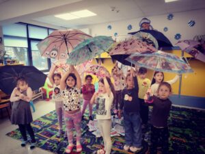 Ploaie funny cu „Ape curate asumate”, de Ziua Internaţionalǎ a Umbrelei